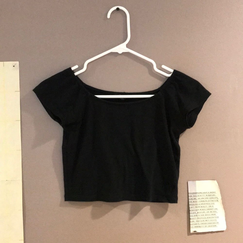 Off shoulder/cap sleeve black crop top